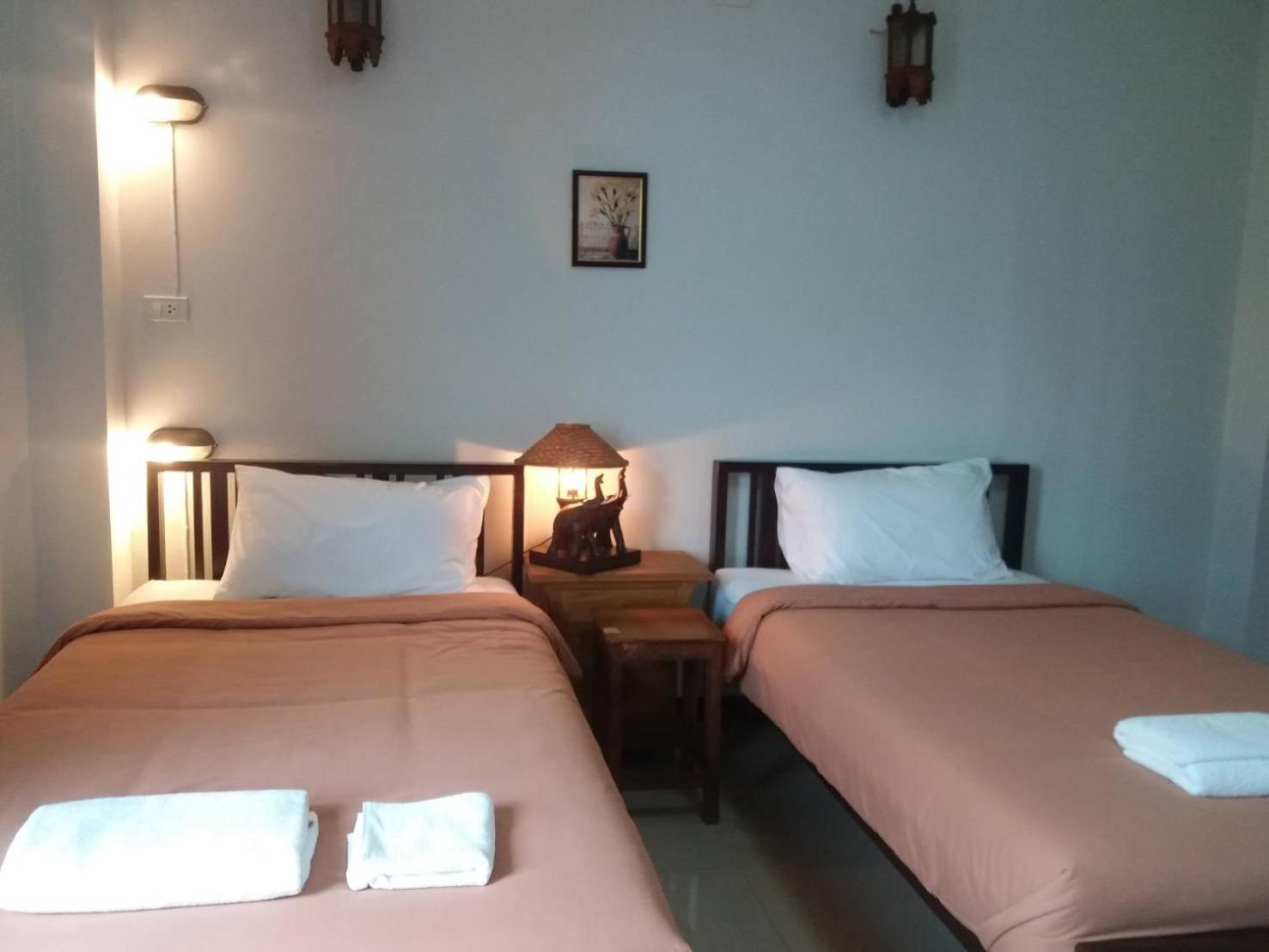 Baan Chaisri (adults Only) Hostal