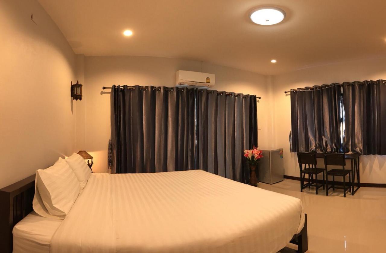 Baan Chaisri (adults Only) Hostal *